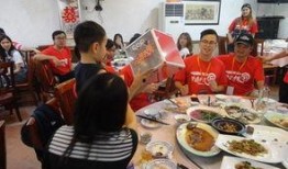 吃瓜群众参加聚会图片