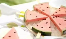 情侣在家吃瓜,情侣温馨居家吃瓜记