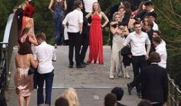 吃瓜群众参加聚会图片