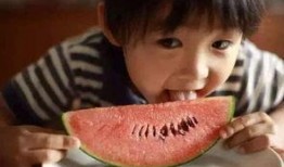 吃瓜网情侣,甜蜜互动，揭秘明星爱情故事