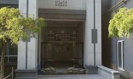 小区小孩电梯吃瓜