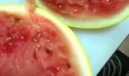 深夜吃瓜什么感觉,揭秘娱乐圈的酸甜苦辣